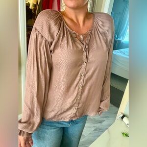 Cute mauve blouse—size m
